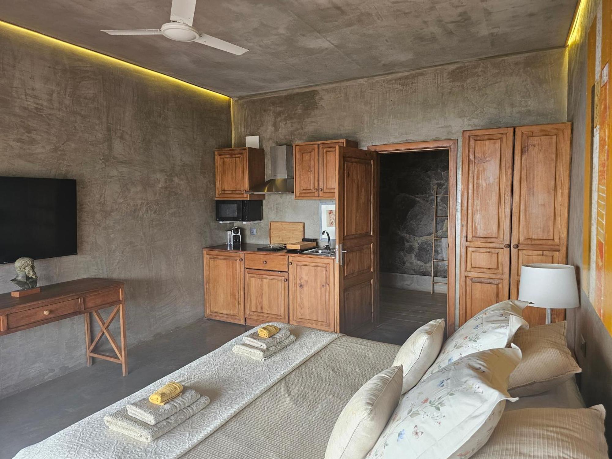 Les Terrasses Suites Calheta  Bagian luar foto
