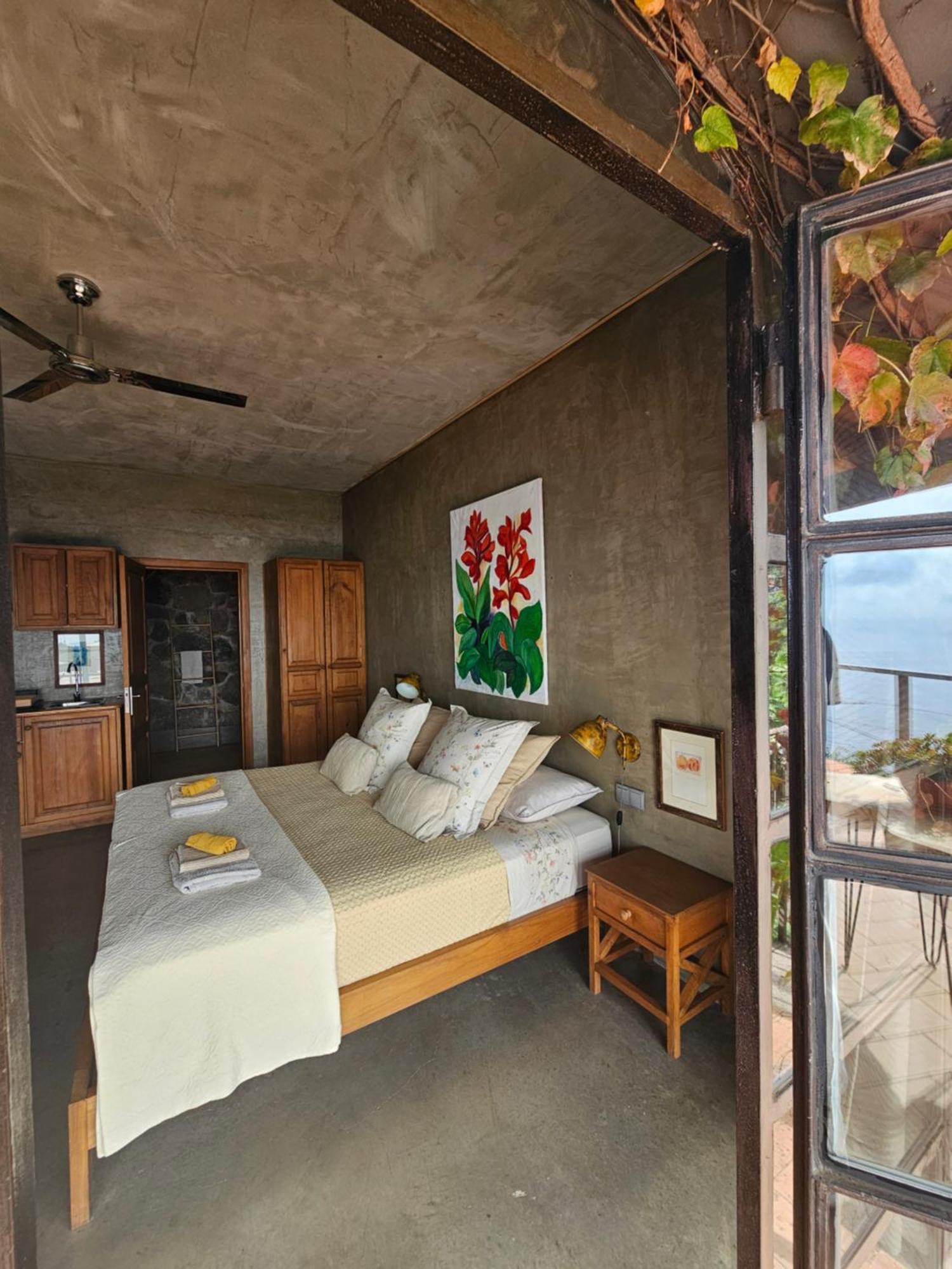 Les Terrasses Suites Calheta  Bagian luar foto